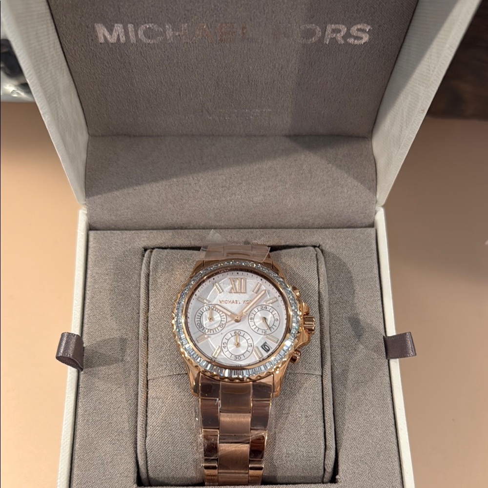 🚫SOLD🚫 Michael Kors Gold and White Chronograph Watch new never used!